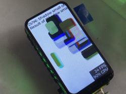 Moduł ESP32-C6 z małym ekranem TFT 1,47 cala podczas testu renderowania