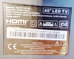 Informationsetikett eines 40” LED-Fernsehers mit Modell- und Produktcode