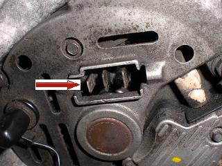 Jak podłączyć alternator z kablami przykręcanymi w Ford Escort 1.3?