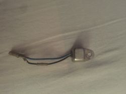 Pomoc w identyfikacji bezpiecznika.