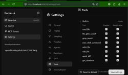 Zrzut ekranu llama-ui: Ustawienia → Tools z listą narzędzi i zaznaczonymi opcjami Enabled