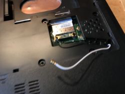 Laptop nie włącza się - bardzo prosta naprawa, mechaniczna usterka podłączenia gniazda Laptop nie włącza się - bardzo prosta naprawa, mechaniczna usterka podłączenia gniazda
