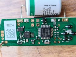 Apator WMBUS Module PCB with Electronics and Battery Photo of an Apator WMBUS module PCB with visible electronic components, including a microcontroller and a lithium battery.