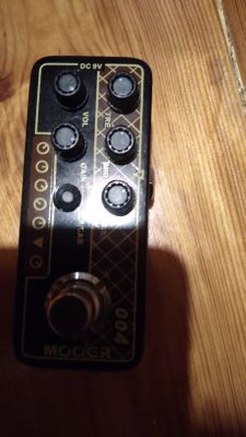 Jaki klucz do odkręcenia footswitcha MOOER 004 na załączonym zdjęciu?