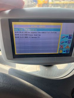 Wyświetlacz z komunikatami o błędach modułu 6 na maszynie.