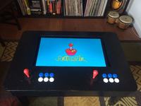 Stolik do kawy z możliwością odtwarzania gier