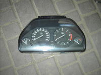 Podłączenie licznika BMW na stole