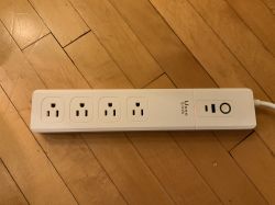 Usee Link USB-C PD Power Strip White Usee Link USB-C PD power strip with four outlets on a wooden floor.