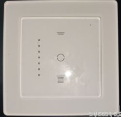 White glass touch panel of Currysmarter Gen6 Wifi Courtain switch with up/stop/down buttons.