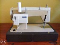 Gdzie kupić podstawę walizki do maszyny Łucznik/Singer z określonymi zawiasami?