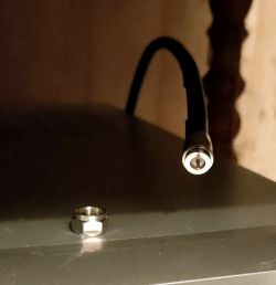 Wymiana uszkodzonego wtyku antenowego typu F