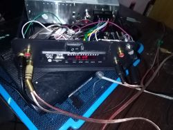 wzmacniacz do pokoju z radia samochodowego + moduł Bluetooth zakłócenia.