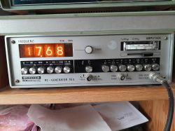 Panel przedni generatora RC Grundig TG 5 z wyświetlaczem 176,8 kHz i pokrętłami regulacji