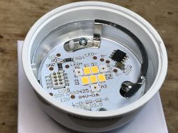 Yeelight GU10 Smart Bulb W1 350lm YLDP004-A - wnętrze, moduł WiFi