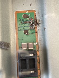 PS4 PRO: Uszkodzone 4-pinowe gniazdo zasilacza na płycie głównej - Naprawa