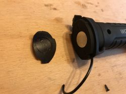Recenzja i wnętrze latarki Worklight W-52 ładowanej przez USB Recenzja i wnętrze latarki Worklight W-52 ładowanej przez USB