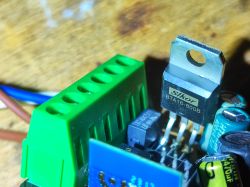 Close-up of Slkor BTA16-800B triac and green terminal block
