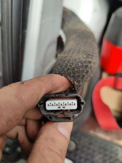 Opel Vivaro A 2.0CDTI 2011r. - Fabryczna wiązka haka.