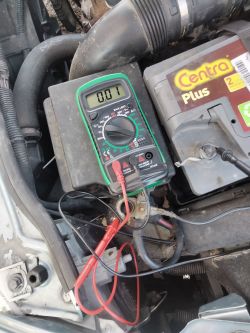 Alfa 147 rozrusznik czy aku - Rozrusznik rozładowuje akumulator.