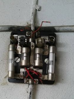 Centrale i sieci kablowe telefonii stacjonarnej