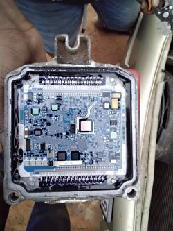 Opel Astra G 1.6 16V ECU Open car ECU with visible electronic components.