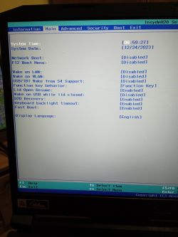 Interfejs BIOS-u na laptopie z wyświetlonymi ustawieniami systemowymi.