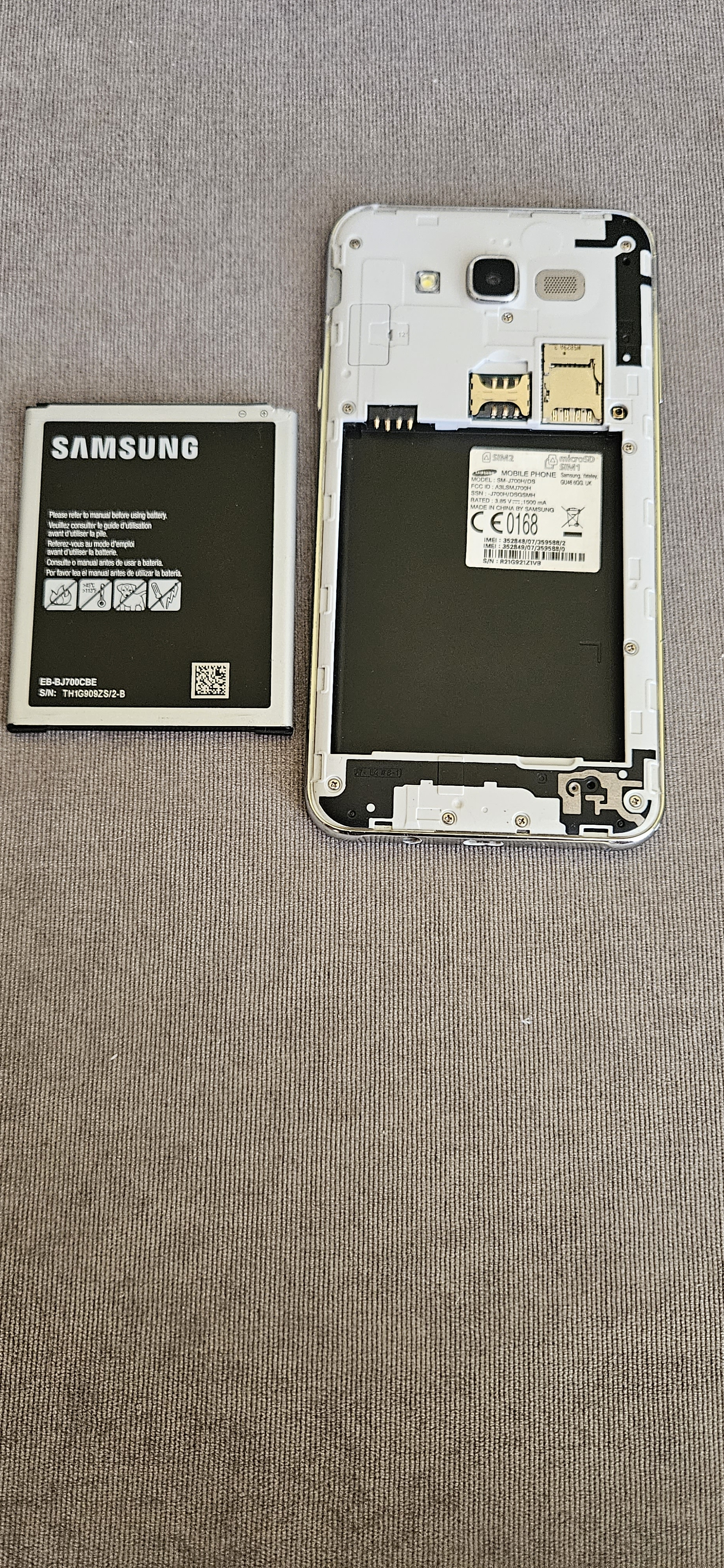 [Rozwiązano] Samsung J7 2015 nie reaguje na ładowarkę - jak uruchomić?