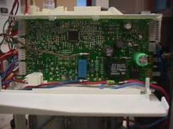 Krups EA8050 - Jakie parametry ma kondensator CR1?