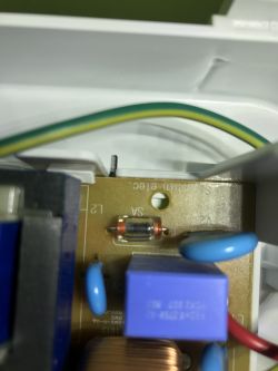 Lodówka Samsung RL55YTEBG - wyłącza się całkowicie po otwarciu drzwi