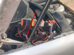 Front SAM module in a car with marked thick wire showing no voltage