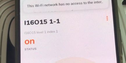 Smartphone screen showing the Fox app with relay I16O15 turned on and a message that Wi-Fi has no internet access.