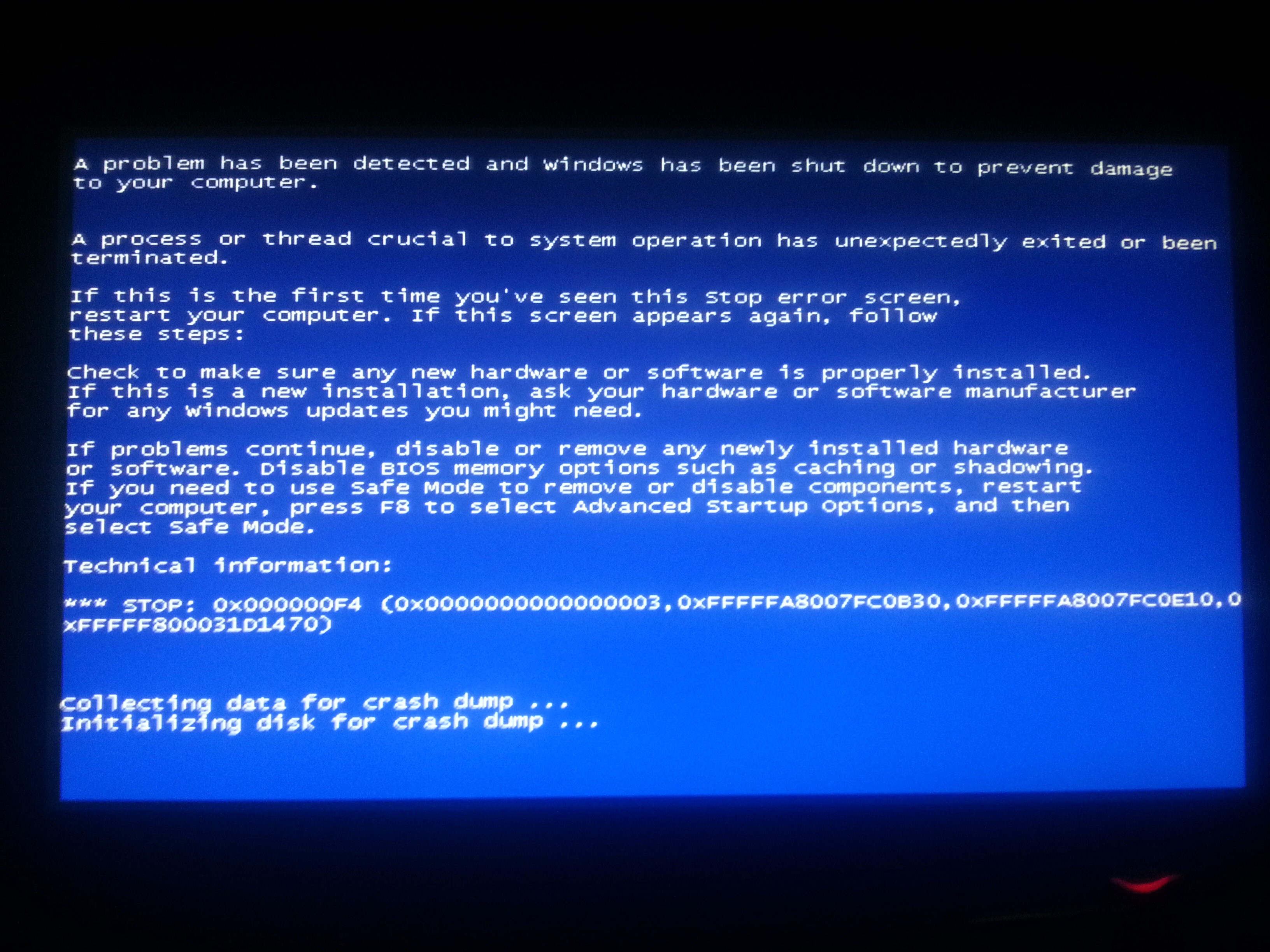 Вирус синий экран. BSOD Windows 8.1. Синий экран на мониторе компьютера. Синий экран в игре.