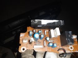 Wieża Sony MHC-RG495: słaby bas w subwooferze i brak dźwięku na AUX - jak naprawić?