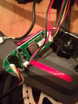 Hulajnoga w pewnym momencie zgasła i od tamtej pory nie włącza się