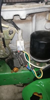 John Deere LT133 Traktorek - przepala bezpiecznik pod stojanem