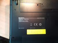 Starte śrubki w laptopie.