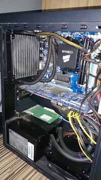 Moja recenzja chłodzenia hybrydowego procesora i karty grafiki w małej obudowie.