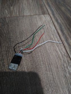 Jak połączyć ze sobą kable, aby poprzez zrobione USB ładować telefon?