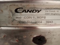 Tabliczka znamionowa zmywarki Candy CDIN 1L360PB z numerami seryjnymi.