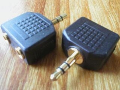 Jak podłączyć wzmacniacz i słuchawki do jednego wyjścia audio?