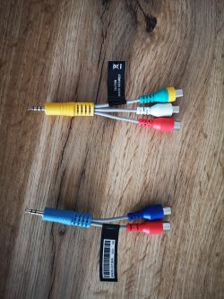 Jak podłączyć konsolę do TV Samsung UE55NU7172, mając taki kabel i wejścia?
