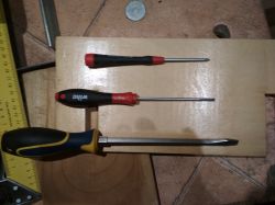 Piętrowy stojak na śrubokręty DIY Piętrowy stojak na śrubokręty DIY