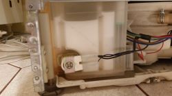 AEG Favorit 84470VI - wymontować elektrozawór zbiornika soli bez rozlewania wody