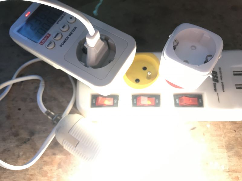 Smart Socket with Energy Meter Smart socket with connected energy meter