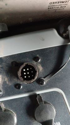 Połączenie gniazda ISO 11786 rozsiewacza z gniazdem ISOBUS w ciągniku Valtra G