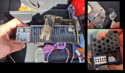 Różne złącza i przewody podłączane do chińskiego radia samochodowego.