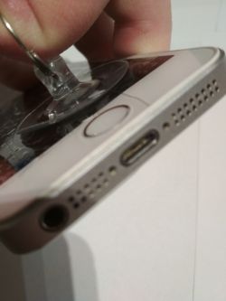 Jak wymienić wyświetlacz w iPhone SE? Jak wymienić wyświetlacz w iPhone SE?