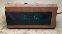 Stary radziecki zegar VFD model Elektronika 6.15M [Schemat]