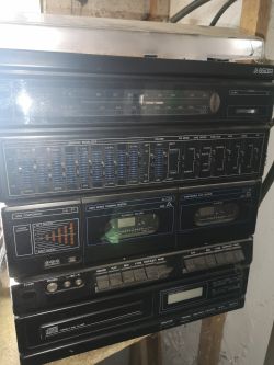 Wieża muzyczna SMCD-891 z 1989 roku - identyfikacja marki i wartość sprzętu