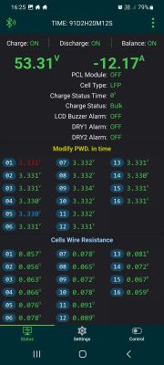 Ekran aplikacji BMS z napięciami i rezystancjami 16 ogniw LiFePO4